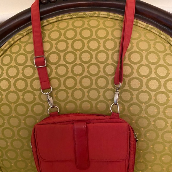 Red nylon Baggalini crossbody bag - Picture 6 of 10
